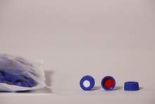9 mm Pre-Assembled Blue Polypropylene Screw Cap with Red PTFE/White Silicone Septa